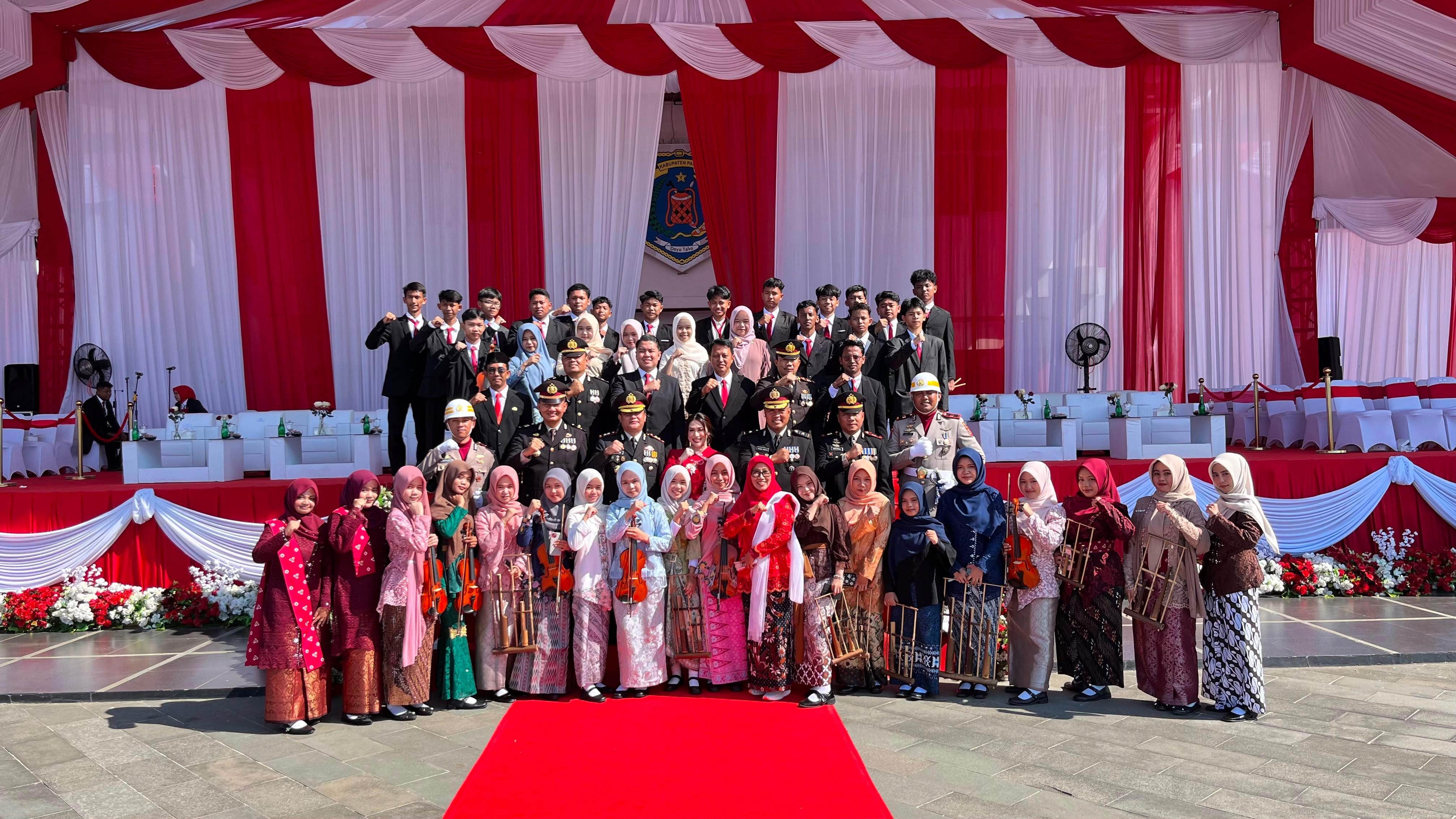 Lantunkan Nada Kemerdekaan, Harmonus Orchestra MAN Paser Sukses Isi Upacara HUT ke-81 RI